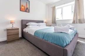 Stylish 3-bed Home with Garden